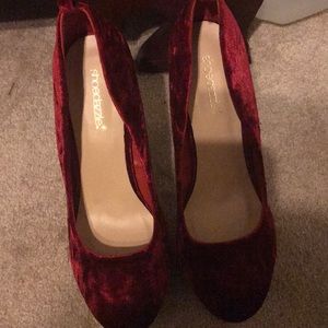 Burgundy 6” shoe with platform from ShoeDazzle.com